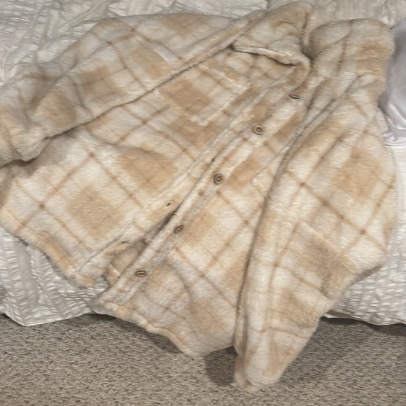 ⭐️Sunkissed coconut  lumberjack fuzzy jacket ⭐️ - Picture 2 of 8